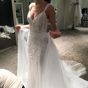 Monique Lhuillier Wedding Dress